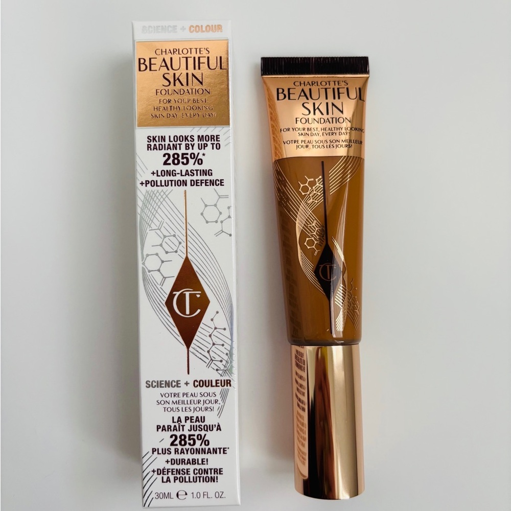 Charlotte Tilbury Beautiful Skin M Coverage Liquid Foundation + Hyaluronic Acid